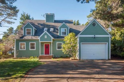 2460 Crestline Dr, Waldport, OR 97394-9586