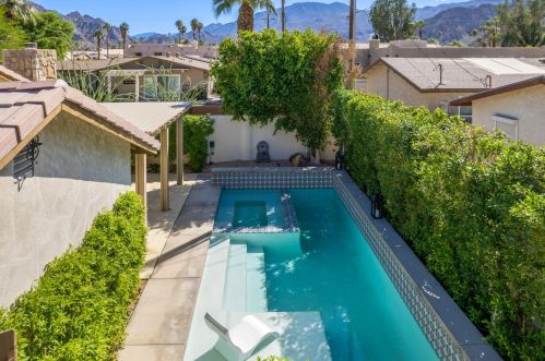 51915 Avenida Alvarado, La Quinta CA  92253-3190 exterior