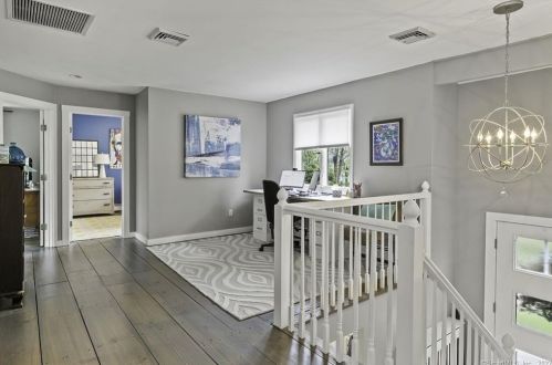 8 Abbott Ave, Ridgefield CT  06877-4407 exterior