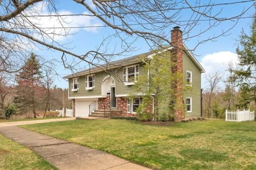 702 Ridgeway Ave, Grove City, PA 16127-1440