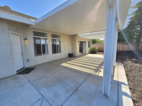 99 Ainsworth Way, Folsom CA  95630-7600 exterior