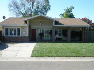 2204 Franco Ln, Sacramento, CA 95821-4627