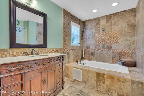 142 Serpentine Dr, Morganville NJ  07751-1400 exterior