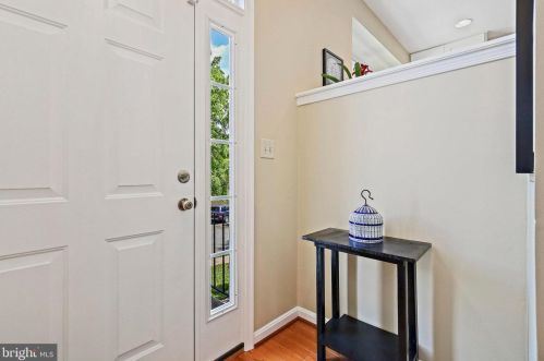 7236 Whitlers Creek Dr, Springfield, VA 22152-3646