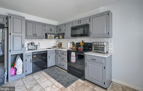 3 Fairfax Vlg, Harrisburg PA  17112-9557 exterior