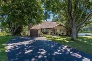 1635 Lincoln Ave, Bohemia, NY 11716-1415