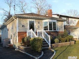 2153 Decker Ave, North Merrick, NY 11566-2126