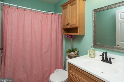 59 Greenbrook Dr, Columbus NJ  08022-2323 exterior