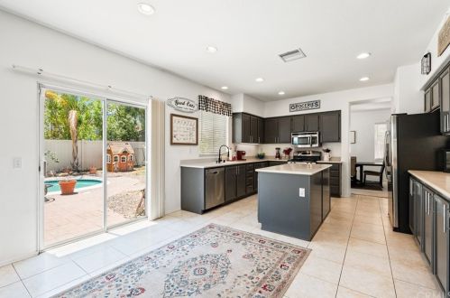 12607 Orangeblossom Ln, Riverside CA  92503-7059 exterior