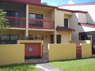 10138 41st St, Miami, FL 33178-2921