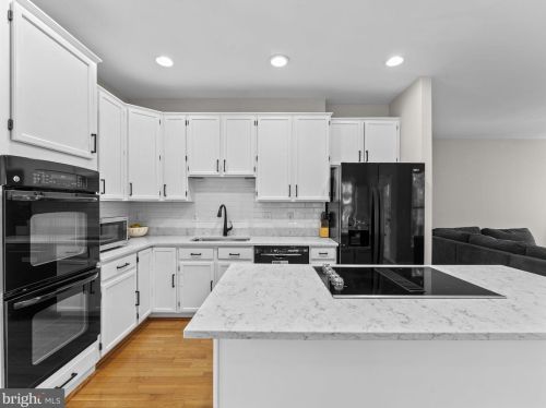 12825 Tournament Dr, Herndon VA  20191-5861 exterior