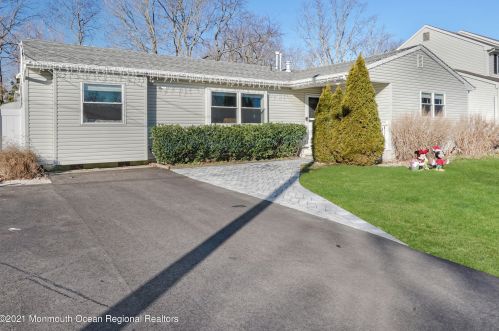 280 Wisteria Dr, Bricktown, NJ 08723-5918