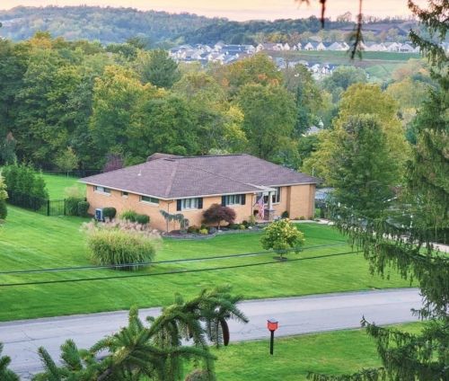 130 Lakewood Dr, Canonsburg, PA 15317-2471