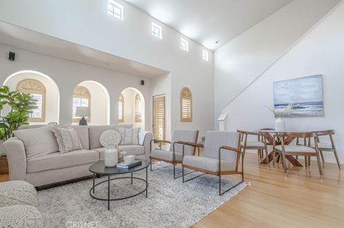 25409 Eagle Ln, Santa Clarita, CA 91381-0673