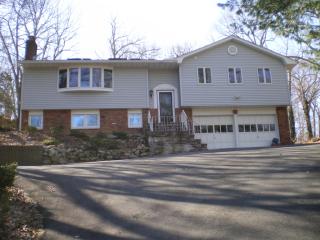 4 Laurel Hill Rd, Center Port, NY 11721-1719