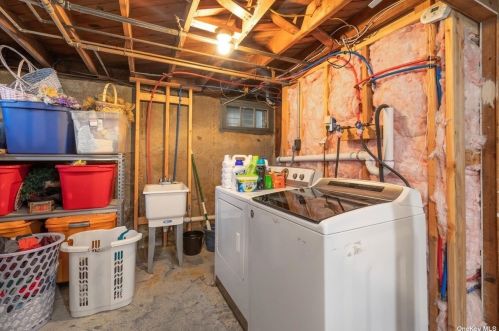 420 Clement Ave, Floral Park NY  11003-3320 exterior