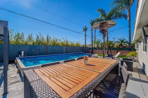 230 Devanah St, Covina CA  91722-1622 exterior