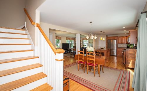 8 Evans Ave, Plaistow NH  03865-2909 exterior