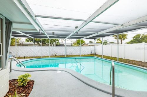 6081 29th Ave, Saint Petersburg, FL 33710-3325