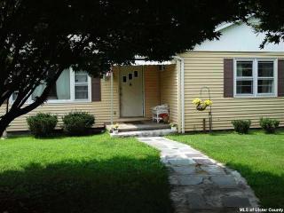 71 Old Stage Rd, West Saugerties, NY 12477-4429