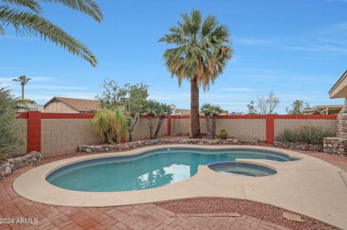 4133 Grovers Ave, Glendale, AZ 85308-2925