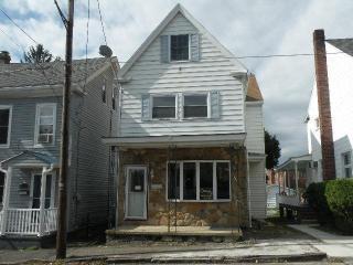 36 Balliet St, Frackville, PA 17931-1302