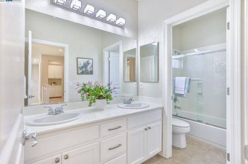 330 Langton Ct, San Ramon CA  94582-4692 exterior