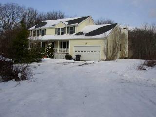205 Sunnybrook Farm Rd, South Kingstown, RI 02882-4057