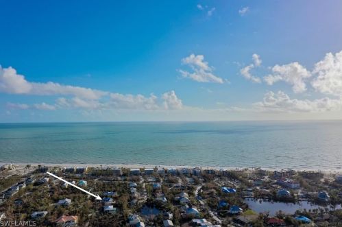 215 Robinwood Cir, Sanibel FL  33957-5722 exterior