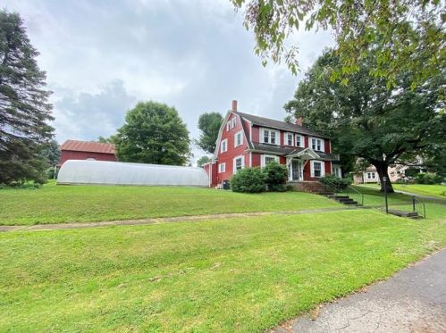 10 1st St, Fredonia, PA 16124-0029