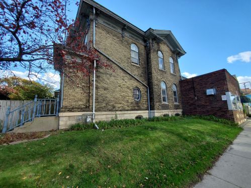 803 3rd St, Milwaukee, WI 53204-1828