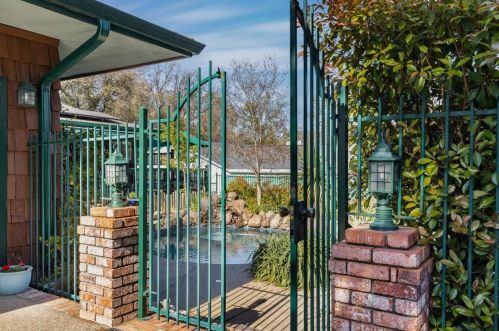 18756 Lake Forest Dr, Lake Wildwood, CA 95946-9458