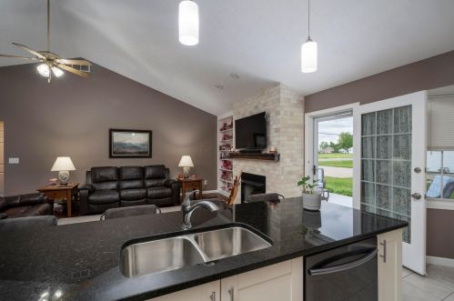 1001 Farmington Ln, Washington Ch OH  43160-8641 exterior