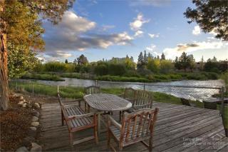 64727 Otter Run Ln, Bend, OR 97701-9068