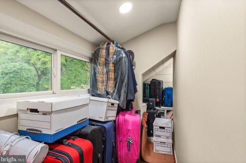 13188 Loyalty Rd, Leesburg VA  20176-6112 exterior