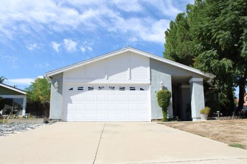 121 Massachusetts St, Lake Elsinore, CA 92530-1842