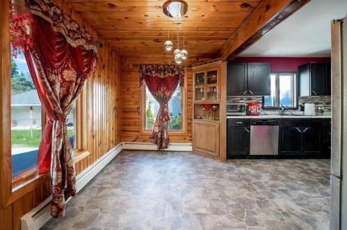 910 Liberty St, Green Bay, WI 54304-3645