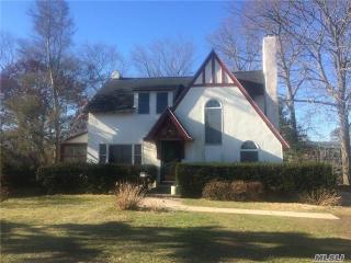 265 Windsor Ave, Brightwaters, NY 11718-1424