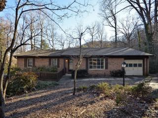 152 Long John Dr, Hendersonville, NC 28791-1353