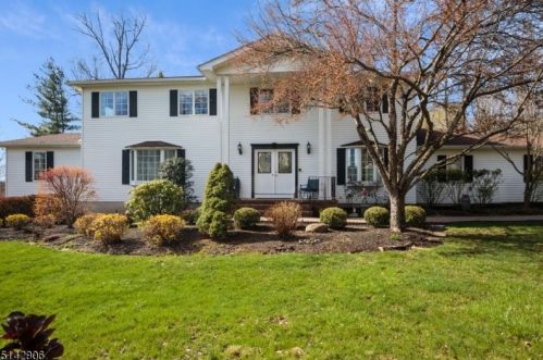 10 Sherbrooke Dr, Lincoln Park, NJ 07035-1524