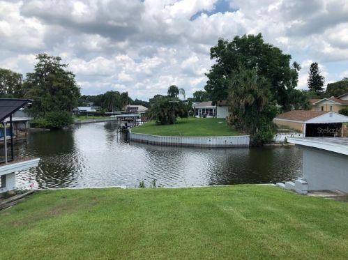 510 1st St, Tavares, FL 32778