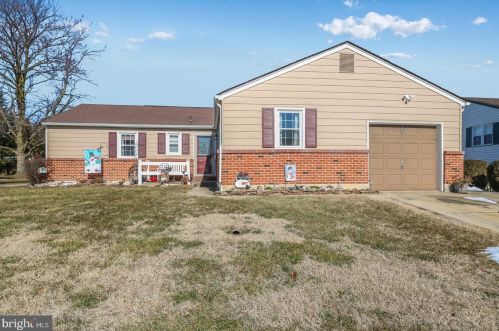 10 Black Rd, New Castle, DE 19720-3324