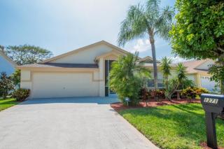 1271 Olympic Cir, West Palm Beach, FL 33413-3030