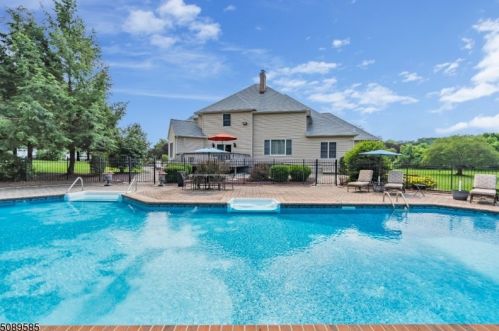 8 Sunny Ln, Andover NJ  07821-2122 exterior