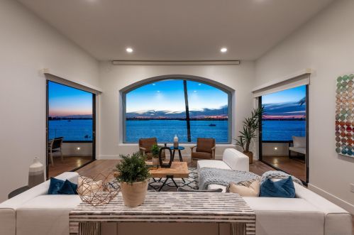 3535 Riviera Dr, San Diego CA 92109-6641 exterior