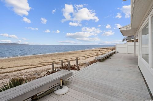 11 Argyle Dr, Northport NY  11768-1002 exterior