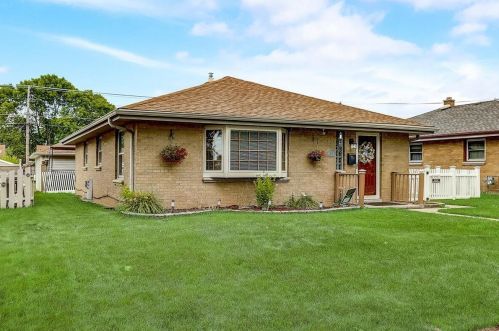 6330 Eden Pl, Milwaukee, WI 53220-1331