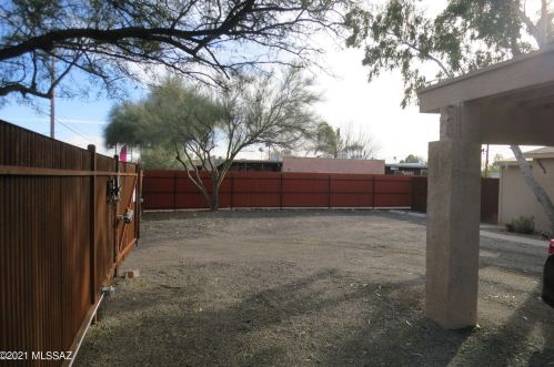 2641 Alvernon Way, Tucson AZ  85712-1760 exterior
