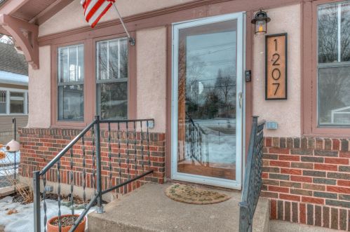 1207 Charlton St, Saint Paul, MN 55118-2121