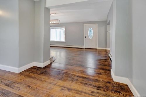 1300 Spindle Hill Rd, Waterbury CT  06716-1223 exterior